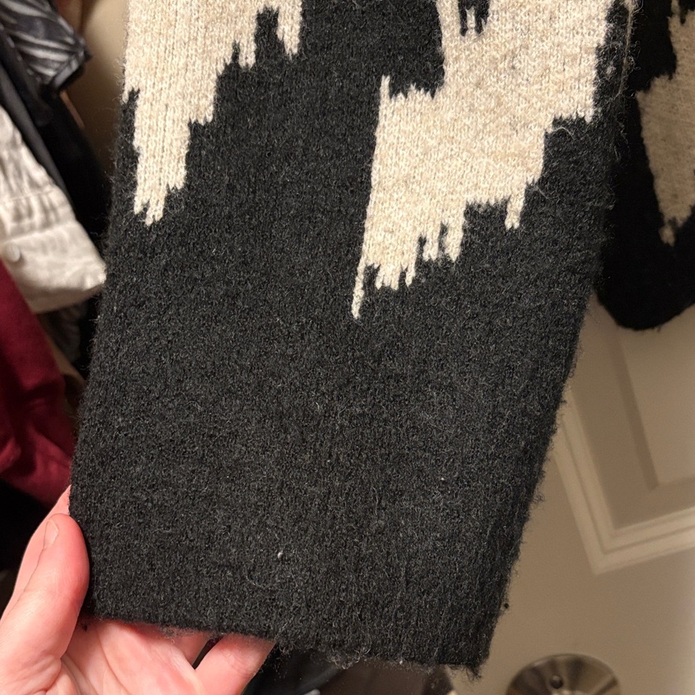 H&M Sweater - Picture 5 of 5